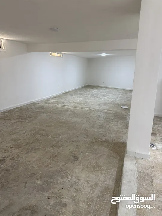 مستودع للإيجار بمساحة 140 متر – جاهز بالكامل – جبل النصر (حي عدن)