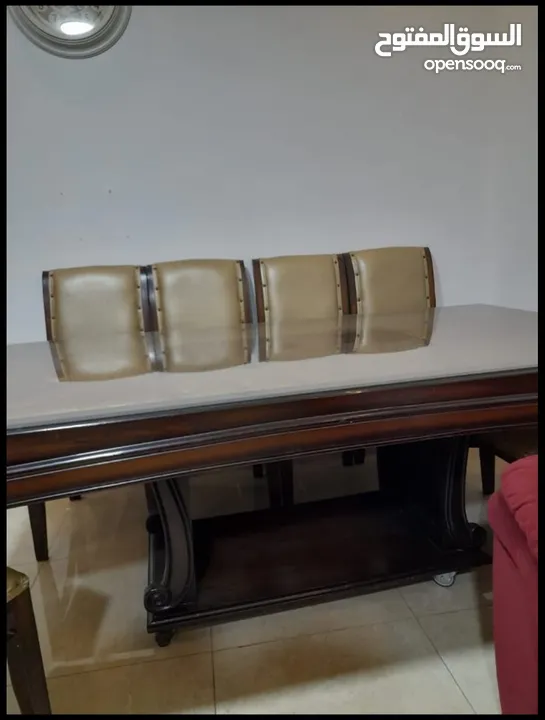 طاولة سفرة للبيع بحالة الوكاله