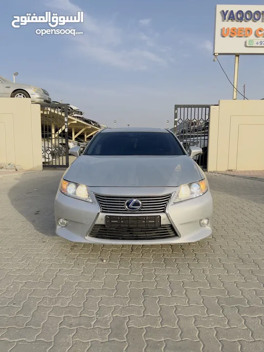 Lexus ES300H Model 2013 color silver interior black