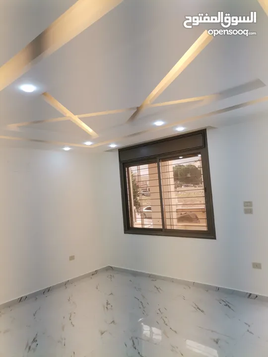 شقه 220 م دوبلكس مع رووف فاخره للبيع جنوب غرب دوار اللوازم لجامعه اليرموك