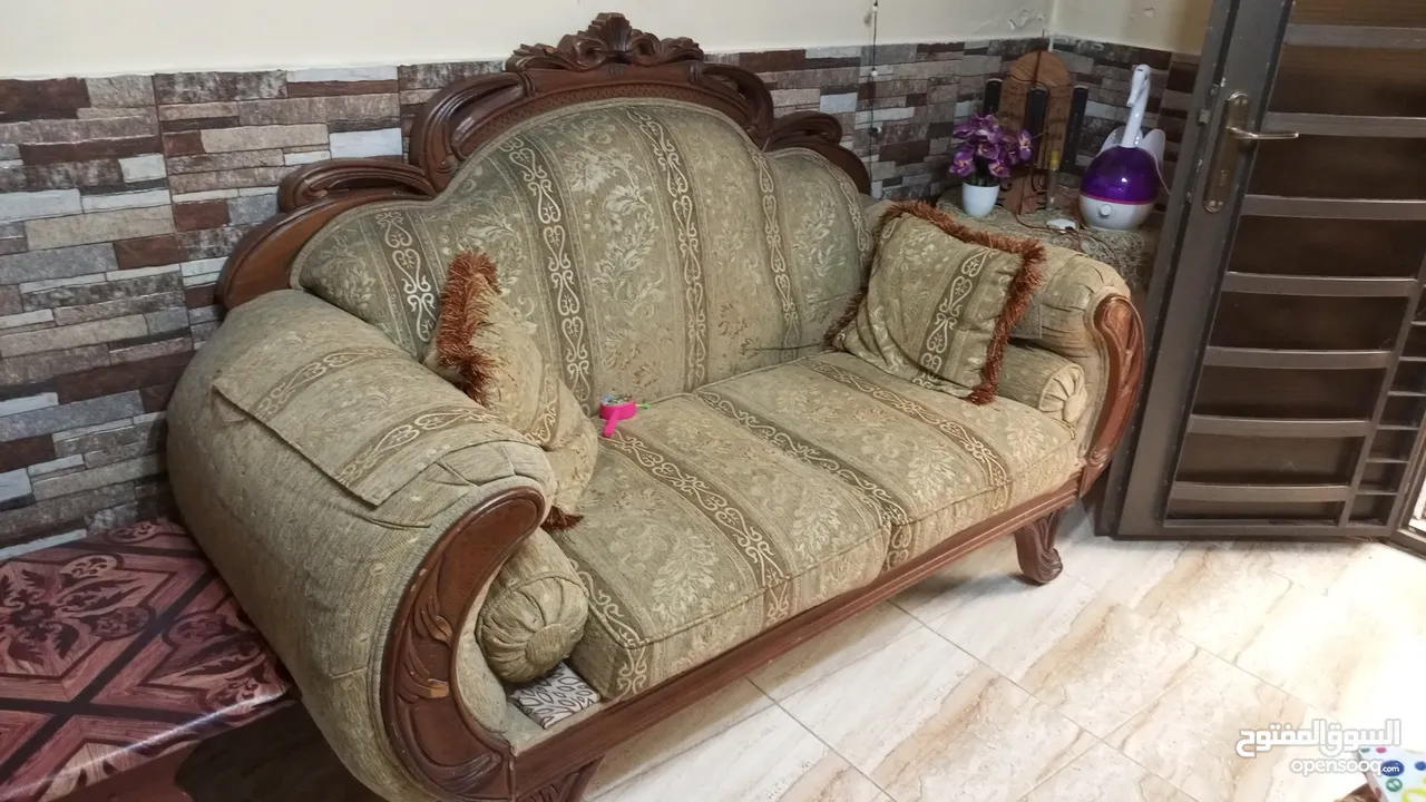 طقم كنبايات و طاولات للبيع