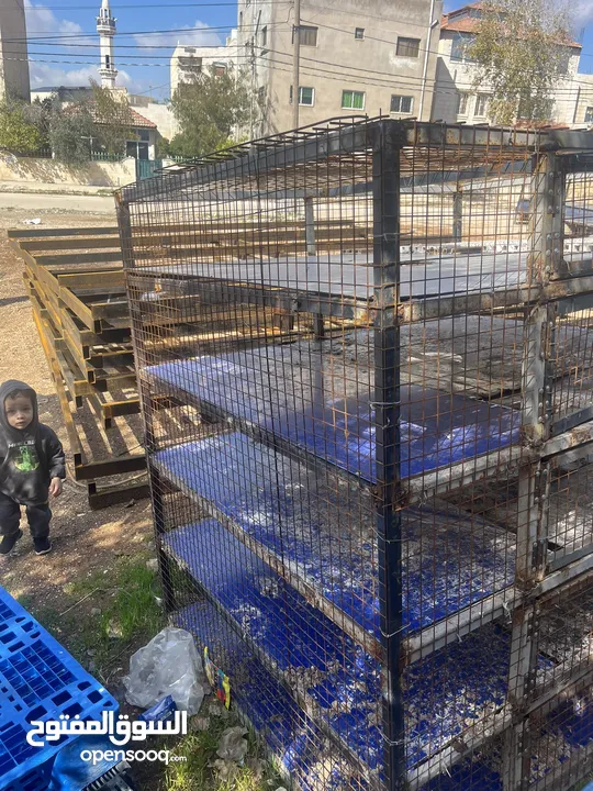صندوق جاج خمس طوابق طول 160 وعرض 160 وعمق 134 صندوق تفصيل وحديد ثقيل يعني متعوب عليه لصندوق