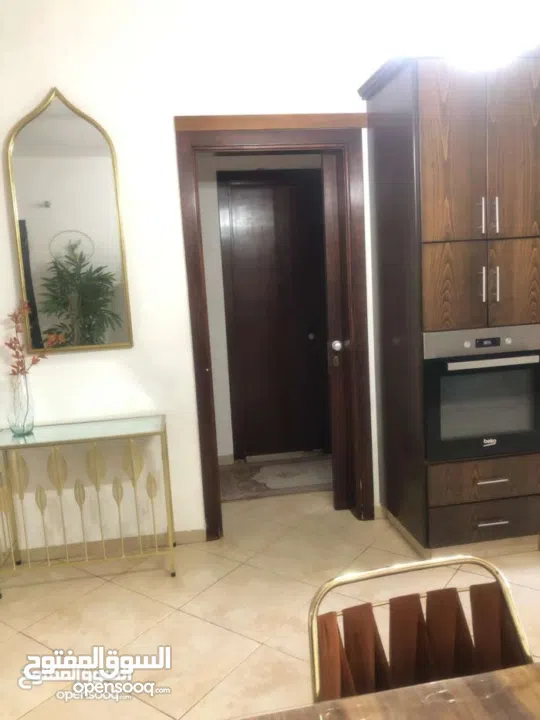 شقه للبيع مساحه 150ثلاث غرف نوم حمامين بلكونتين صالون صاله مطبخ طابق ثالث اصنصين جميع الخدمات متوفرة