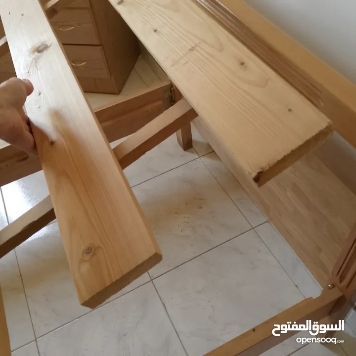 سرير عدد 2 مستعمل حشب زان بحالة جيدة جدا مع فرشات للبيع