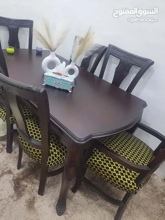 طاوله سفره خشب زان بالكامل 6 كراسي ضغط استعمال اشي بسيط جداً ..