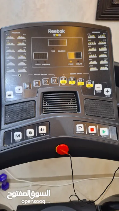 تردمل Reebok ZR8 بحالة ممتازة للبيع