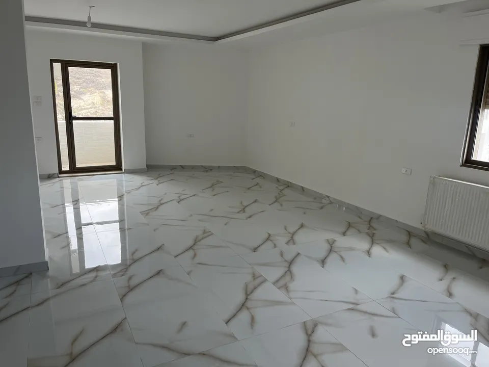 شقه طابقيه جديده للبيع مساحه 316 متر مربع من المالك مباشره