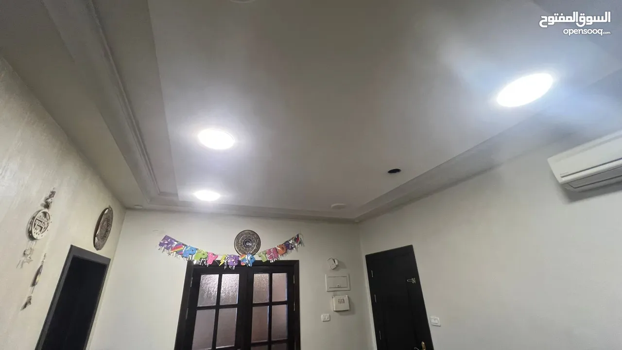 شقه مميزه 130م حي الرواق قرب مستشفى الامير حمزه