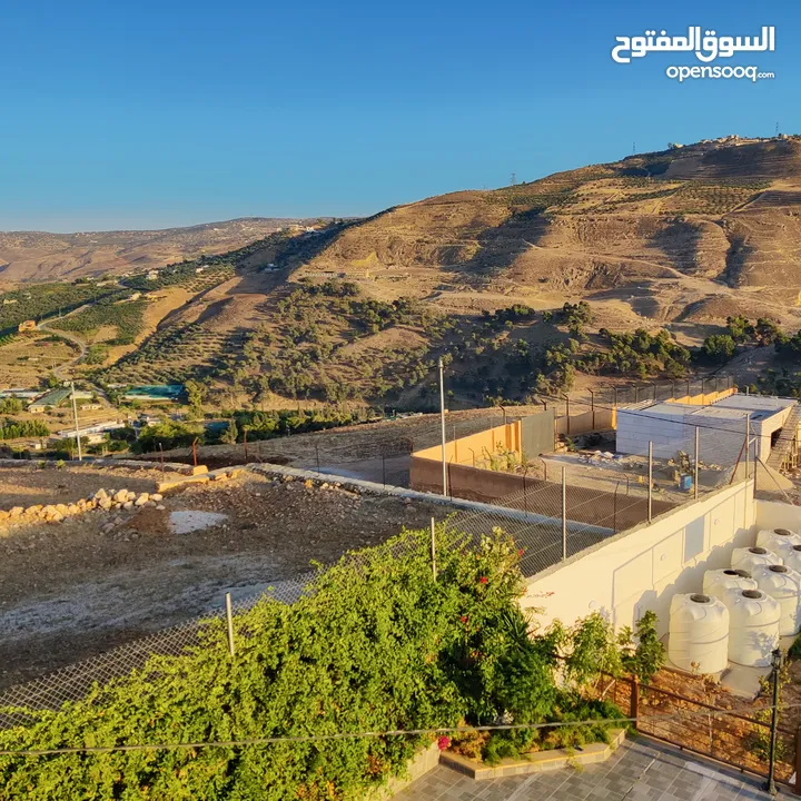 شاليه فاخر للبيع في جرش - موقع مرتفع و خصوصية كاملة