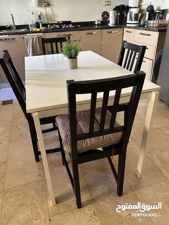 طاولة مع 4 كراسي ماركة أيكيا IKEA