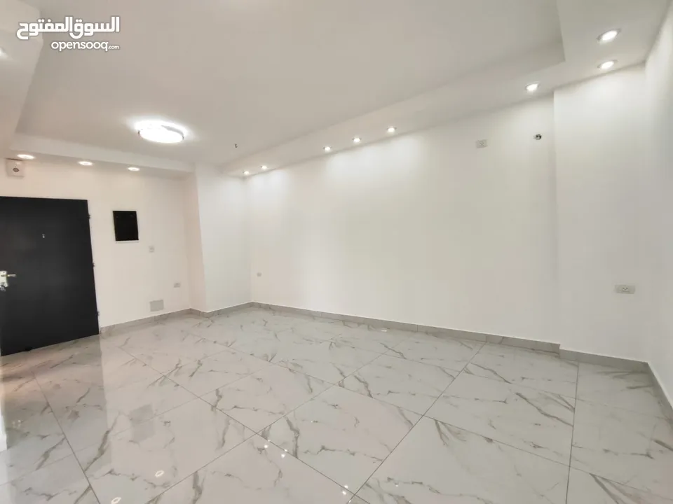 روف_للإيجار – أول رافات  طابق ثامن بإطلالة مميزة