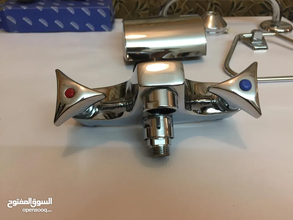 4 بطاريات دوش وحمام GROHE  و  KLUDI  المانيه  واكسوارات .