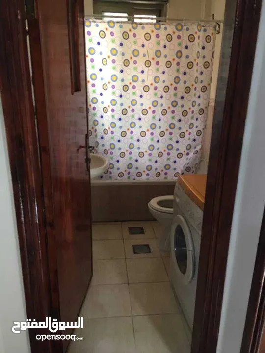 شقه مفروشه للايجار الشهري 2150 تشمل المياه وخدمات الدرج