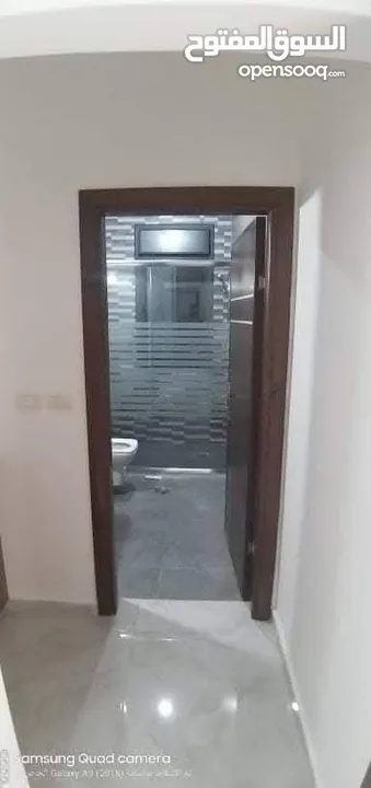 شقة للايجار تشطيب جديد موقع مميز خمس دقائق لوسط رام الله