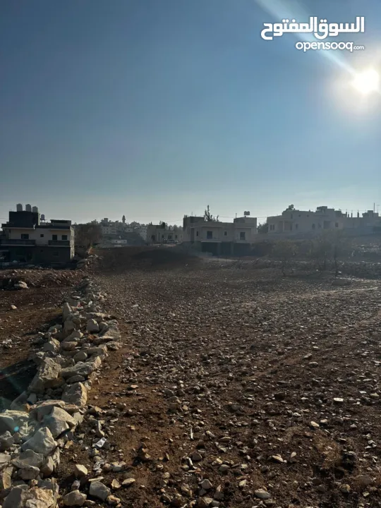قطعة أرض مستوية مميزة قُرب بيت ساحور و تبعد 7 دقائق عن مزموريا قُرابة الدونمين ( 1940 م2 ) منطقة أ