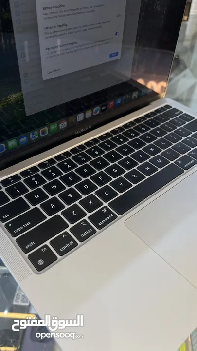 MacBook Air 2020 M1 / Battery : 92% 8G ram / 256GB
