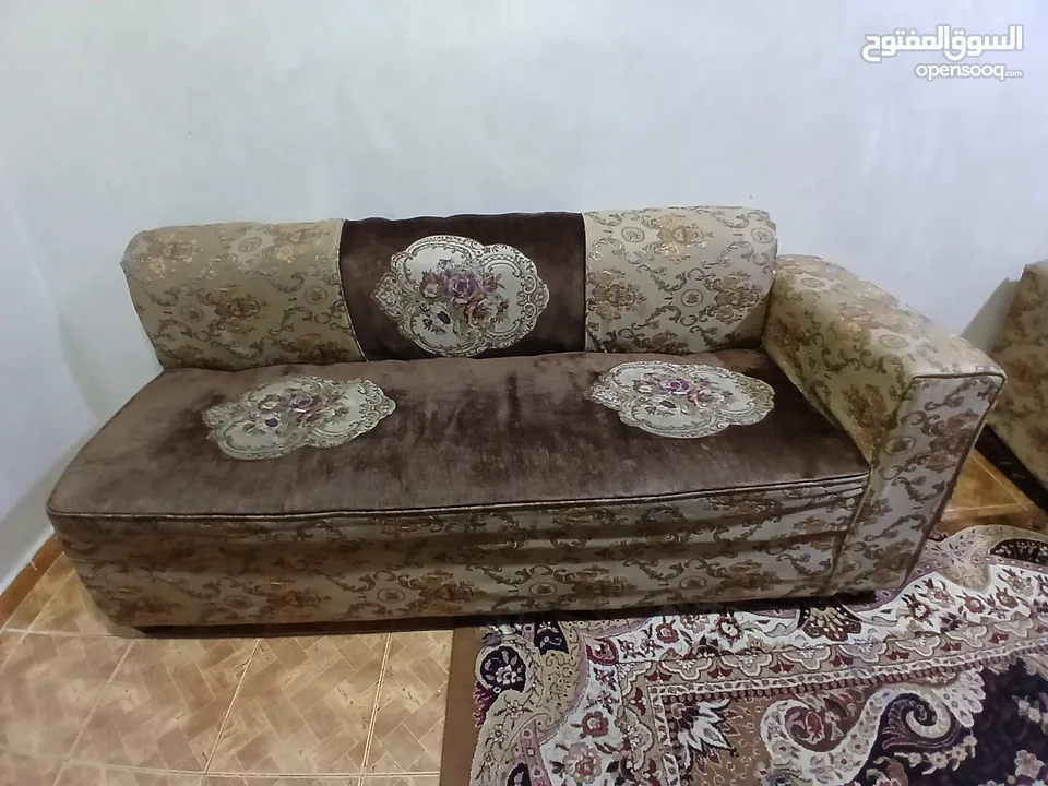 كنب جلوس مستعمل بحالة جيدة