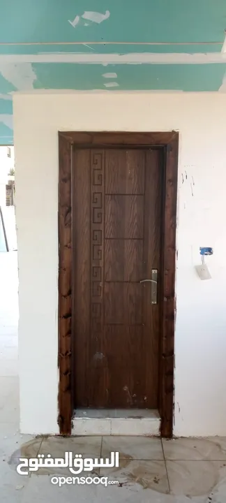 ابواب خشبيه داخليه و خارجيه بتصاميم حديثه وفاخره وعصريه جميع الانواع دهان  او تلبيس pvc  وقشره بلوط