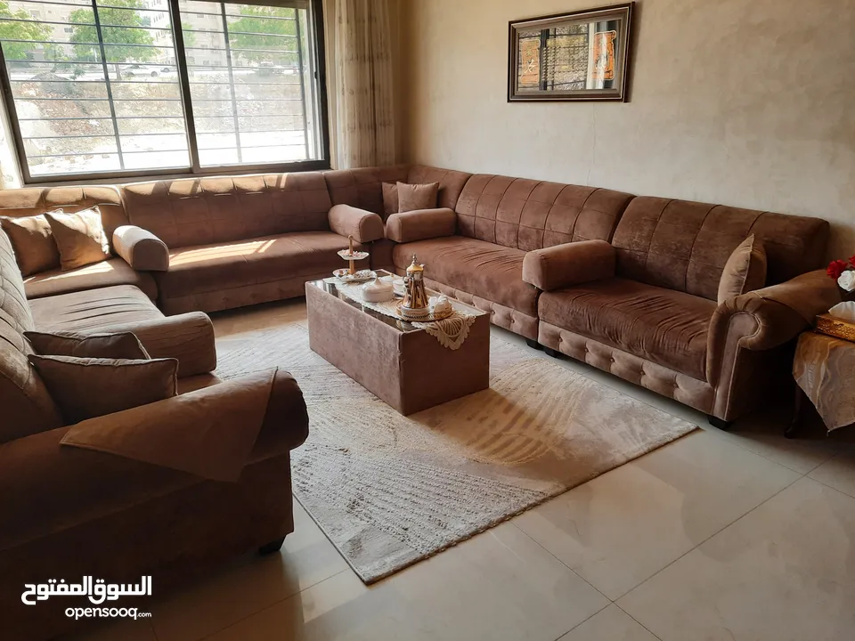 كورنر كبير للبيع