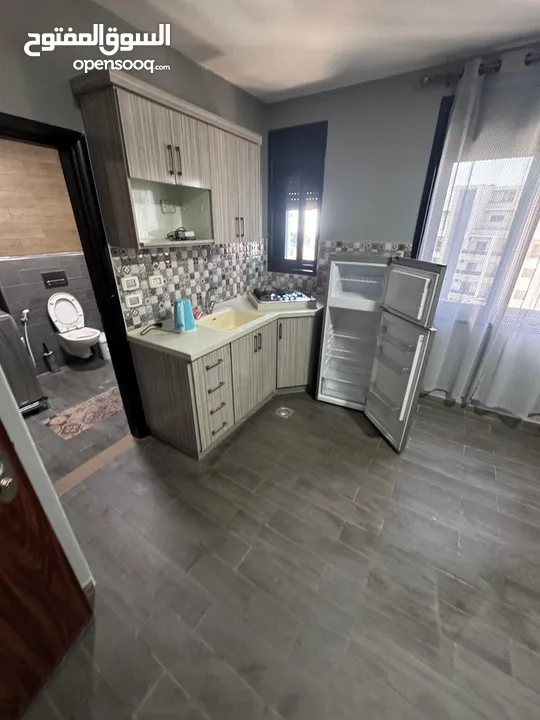 ستوديو مفروشة بحالة ممتازه مع المالك مباشرة