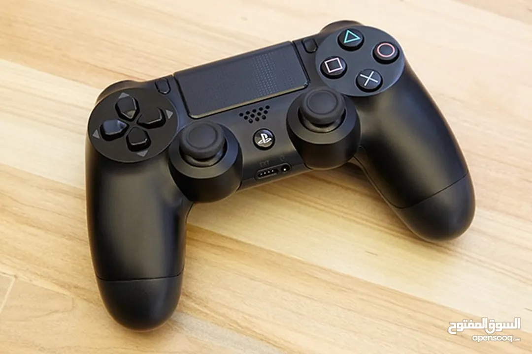 جهاز ps4 بحاله ممتاز للبيع مع 2 وحدات تحكم اصليات متوفر توصيل لكل الخارطه