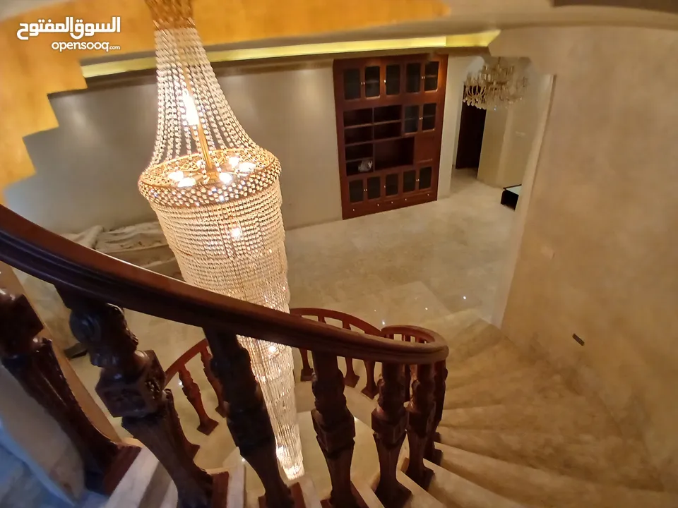 فيلا للايجار في عبدون مجددة بالكامل