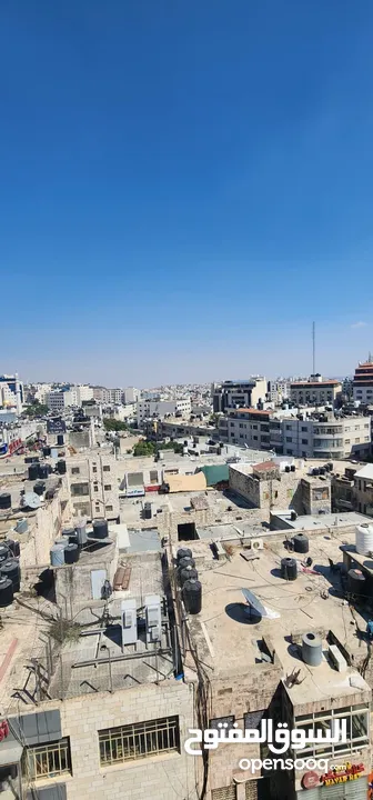 محل للايجار وسط رام الله مساحة المحل أكثر من 300 متر مفتوح ومطل من كل الجهات يصلح لعمل عدة مشاريع