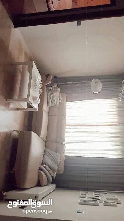 مستعجل - شقة مميزة للبيع 160 متر مع روف 55 متر حي الكرسي عمر البناء 10 سنوات