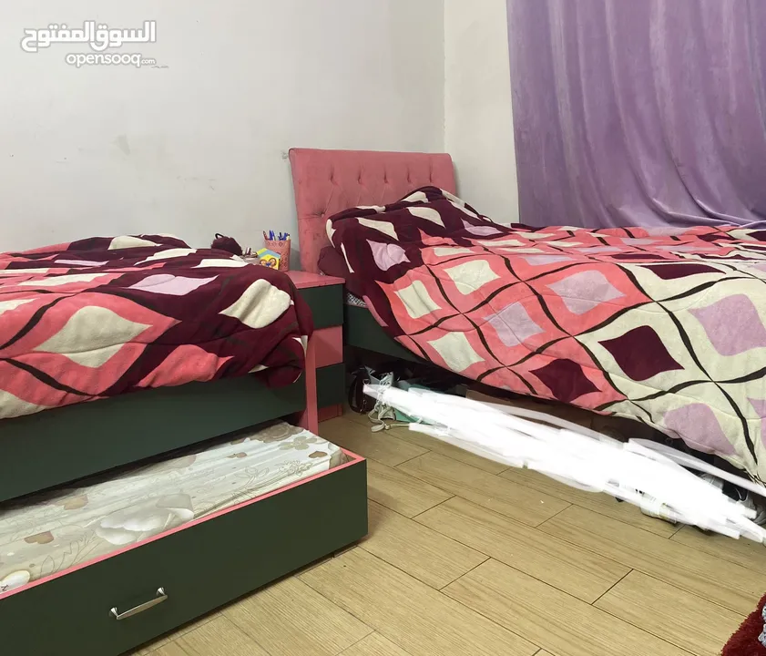 3 تخوت للبيع تختين عالِ وواحد جرار