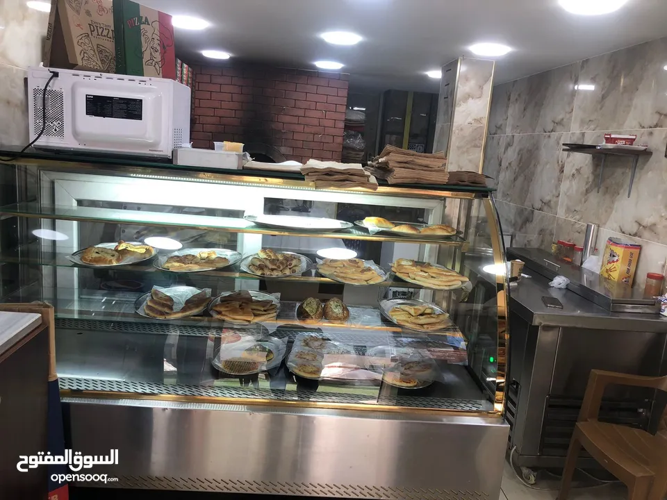 محل معجنات للبيع بكامل معداته