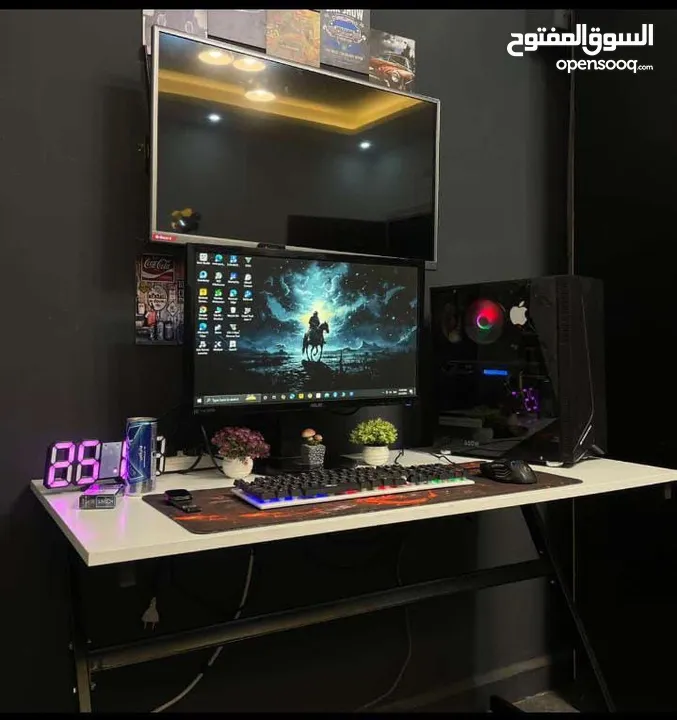 مكتب جيمنج مزود ب اضاءة RGB ملونه مع ريموت تحكم بسعر 38دينار شامل التوصيل لجميع المحافظات  لحقوا عرض