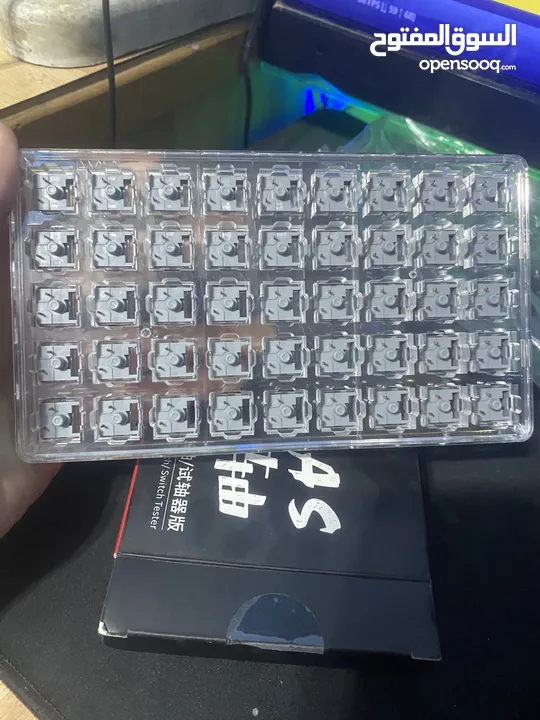 سوتشات بلون الاحمر