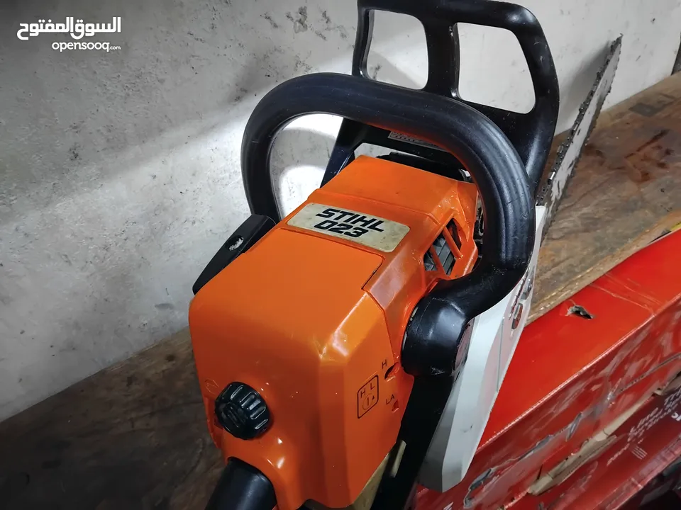 منشار بنزين ماركة STIHL