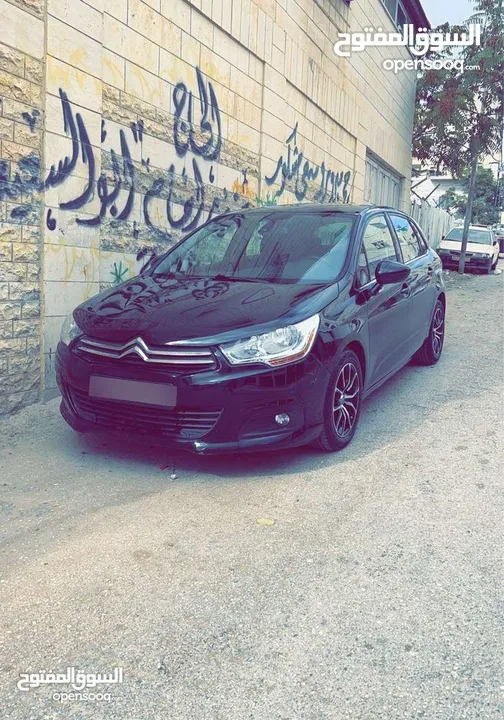 سيارة حلوة مرتبة اقتصادية