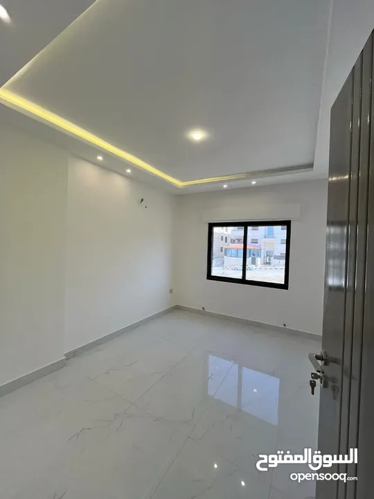 طابق اول تشطيب فخم خلف جامعة البتراء