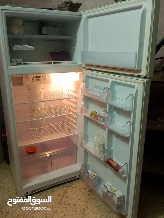 ثلاجه للبيع مستعمل بحاله الوكاله