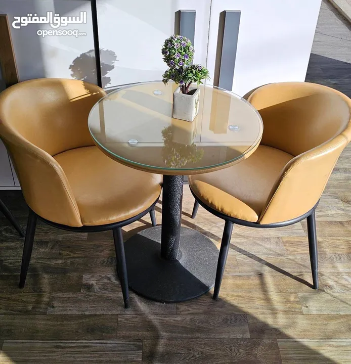 طاولة وسط مع كرسيتين  عرض عرض عرض لا تضيعوه من بين ايديكم اغتنموا الفرصة