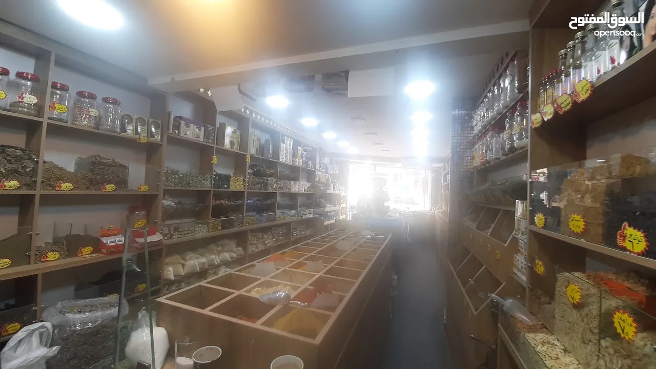 محمص للبيع بكامل عدته وديكوره وبضاعته البيع بداعي السفر المحمص يعمل بشكل جيد وقابل للتطوير والتوسيعو