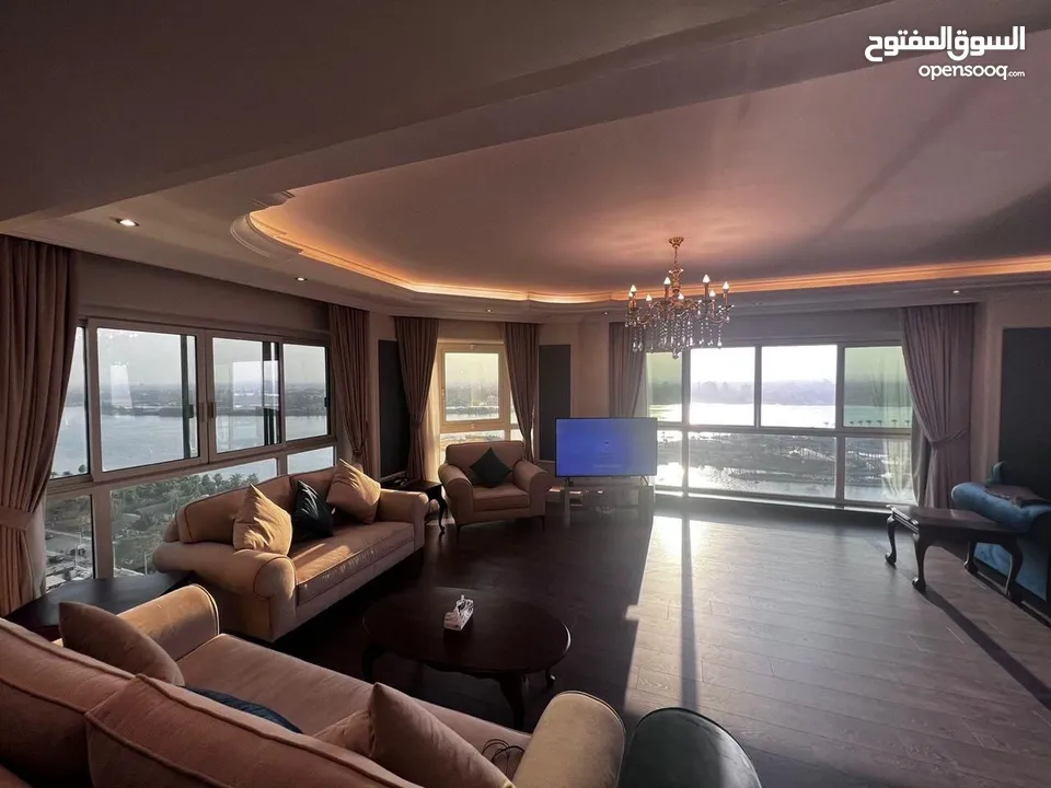 شقه في المعادي تطل على الاهرامات والنيل Apartment in Maadi overlooking the pyramids and the NileVIP