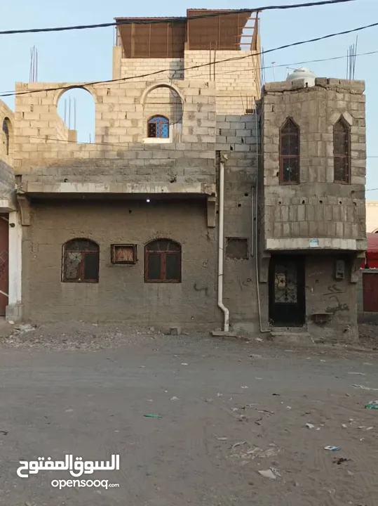عمارة مسلح هردي للبيع في ارقي احياء مدينة الحديدة