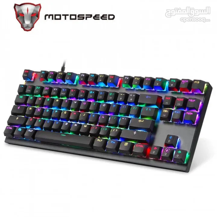 لوحة مفاتيح ألعاب ميكانيكية Motospeed CK82 RGB باللون الأسود مع مفاتيح باللون الأزرق العربية.