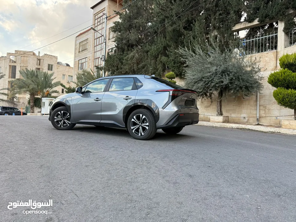 Toyota Bz4x 2023 AWD الكهربائية بالكامل  Full electric   كفاله الخياط  عداد صفر  Zero Mileage