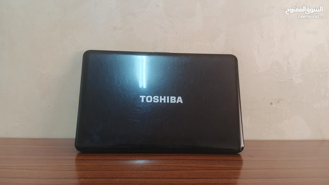 للبيع لابتوب Toshiba Satellite C850-A786 تصميم أنيق وهيكل خارجي بحالة جيدة .