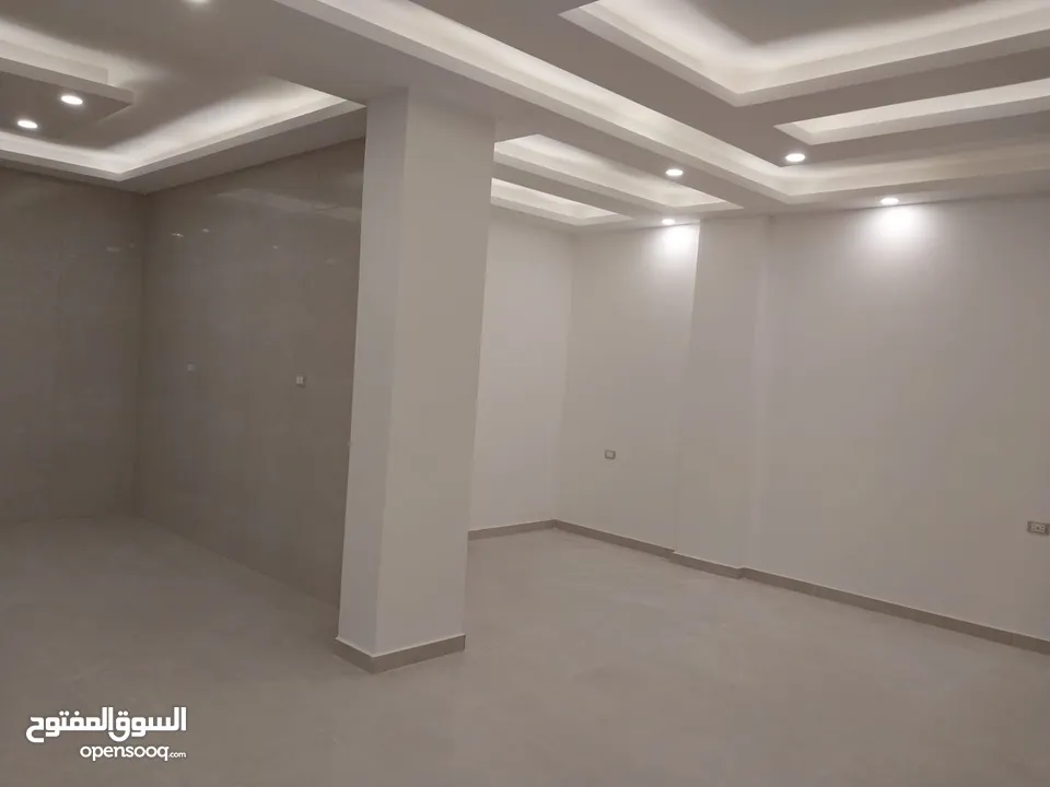 شقة للبيع طابق اول مساحة 180 م بالزرقاء الجديدة خلف فندق جوابرة تستحق المشاهده