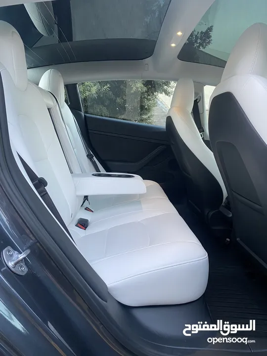 Tesla Model 3  موديل 2023 جمرك جديد  فحص أوتوسكور B+ بدفعة لا تقل عن 10 الاف دينار