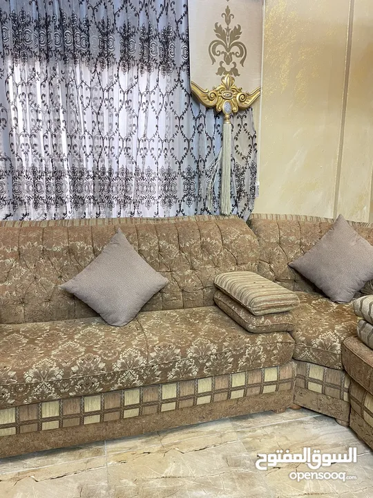 كورنر اماراتي خليجي مريح لغرفة جلوس او معيشه بلون عسلي مميز السعر 130 دينار السعر قابل للتفاوض