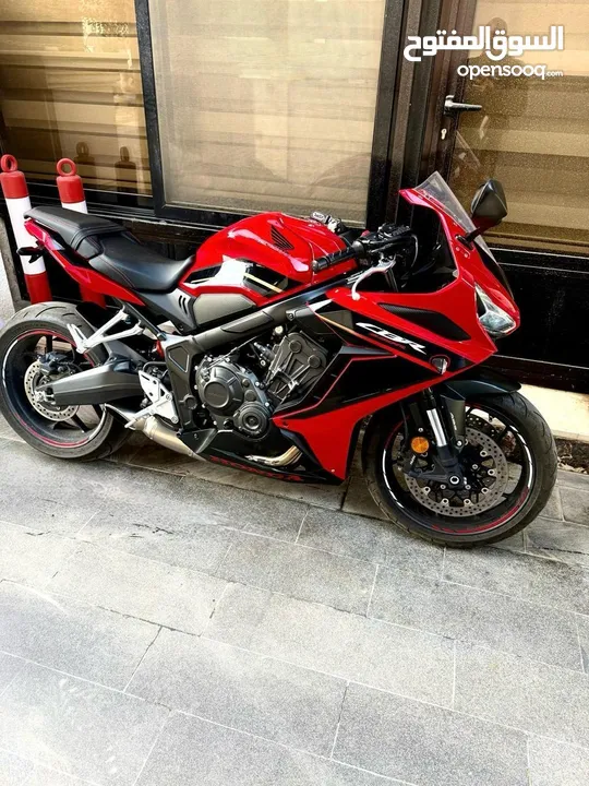 Honda CBR 650 R 2023  (بحالة الوكالة 900 كم فقط)
