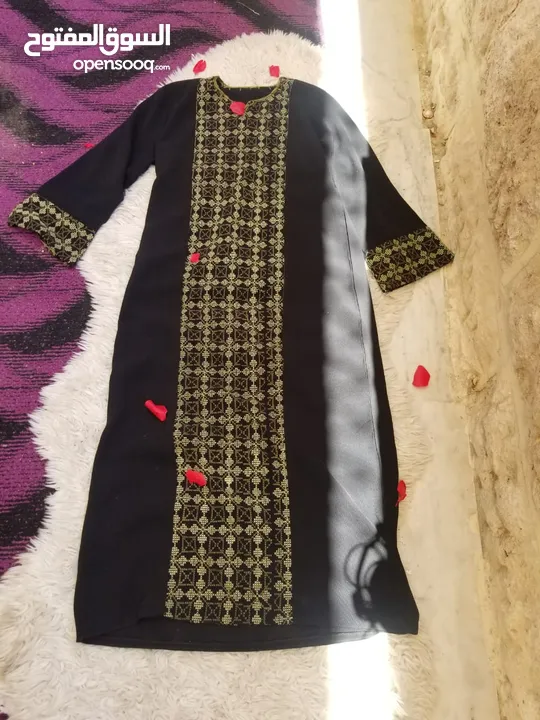 ملابس بناتي