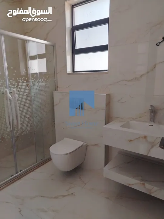 شقة أرضية فاخرة للبيع في خلدا  - خلف المستشفى السعودي 330م مع حديقة وترسات 100م لم تسكن