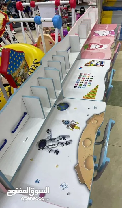 مكتب دراسي للأطفال مميز بشكل ومقاسه مكتب الأحلام لكل طفل